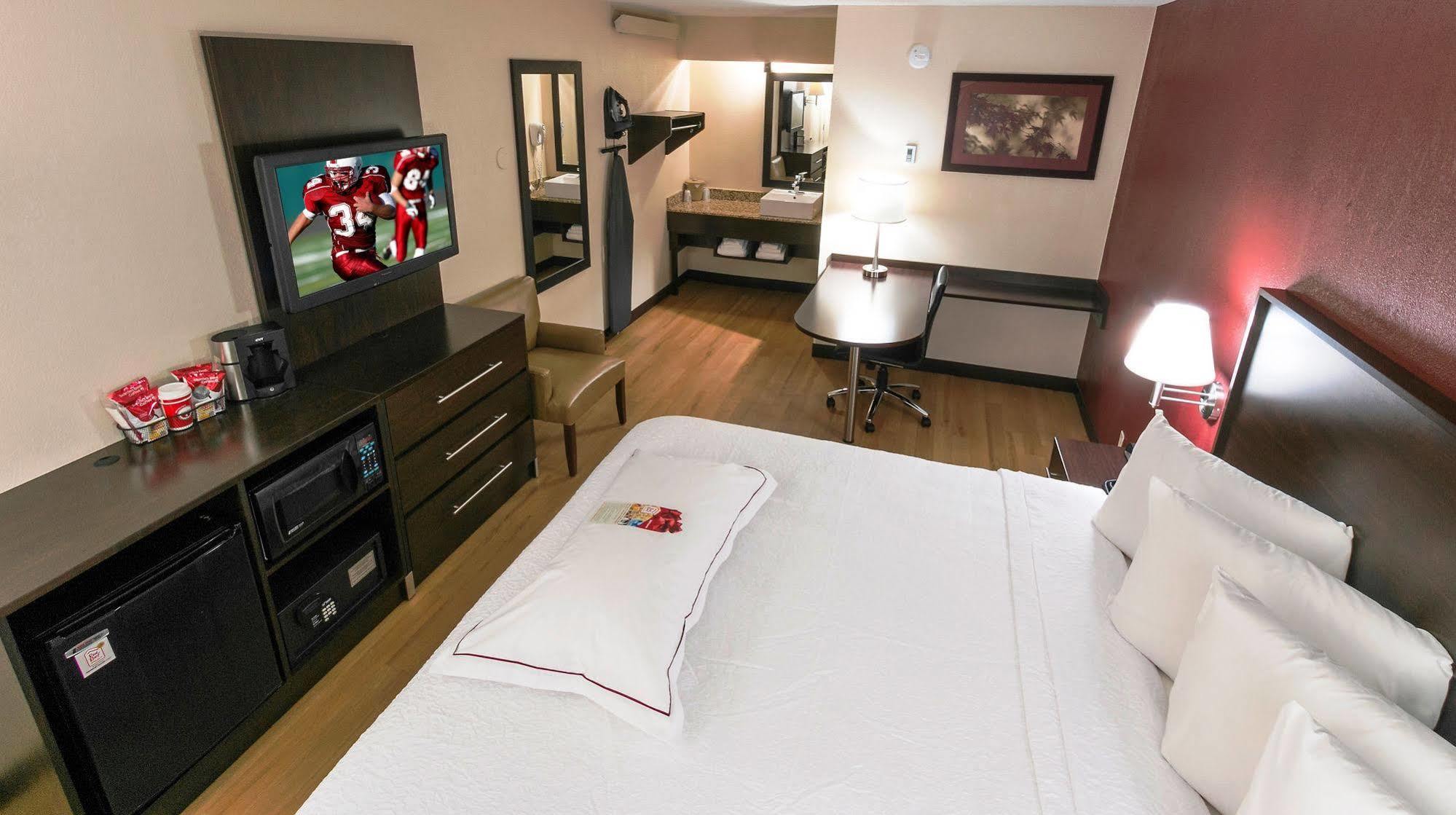Red Roof Inn Plus+ Secaucus - Meadowlands Eksteriør billede