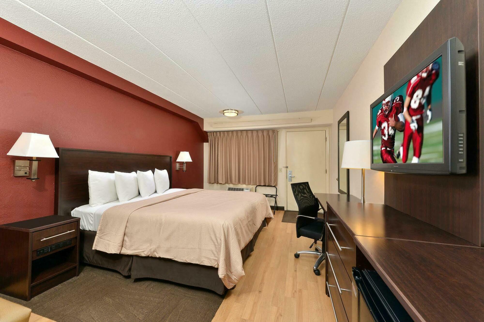 Red Roof Inn Plus+ Secaucus - Meadowlands Eksteriør billede